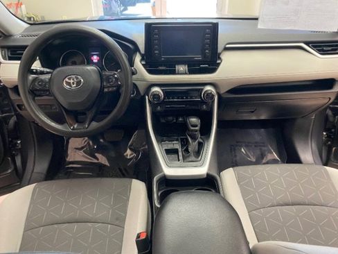 Used 2021 Toyota RAV4 XLE w/ Convenience Package image 28