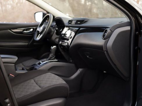 Used 2018 Nissan Rogue Sport SV image 26