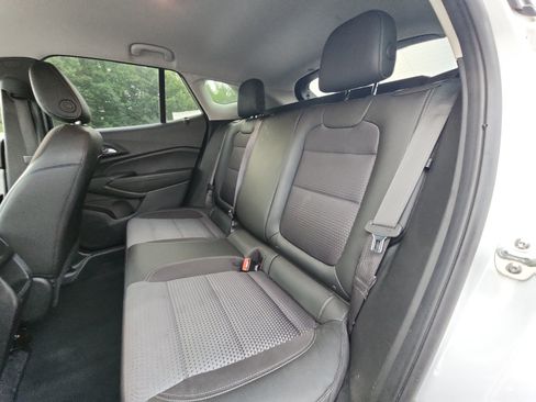 Used 2025 Chevrolet Trax LT FWD image 19