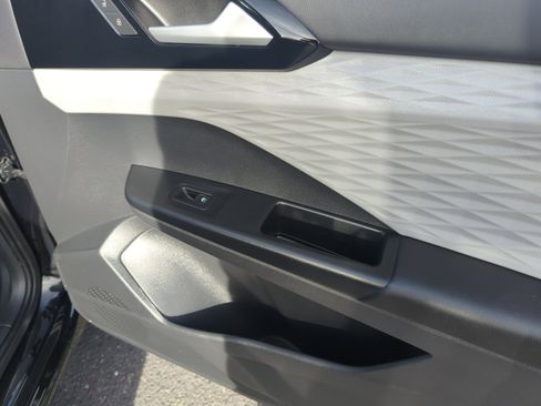 Certified 2022 Volkswagen Taos S image 16