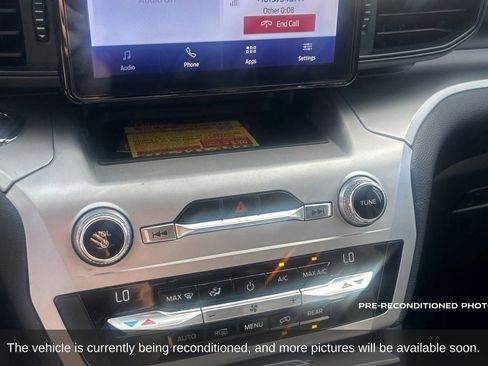 Used 2020 Ford Explorer XLT RWD image 2