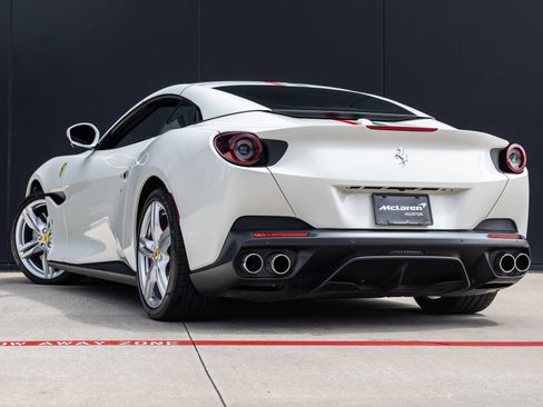 Used 2020 Ferrari Portofino RWD image 8