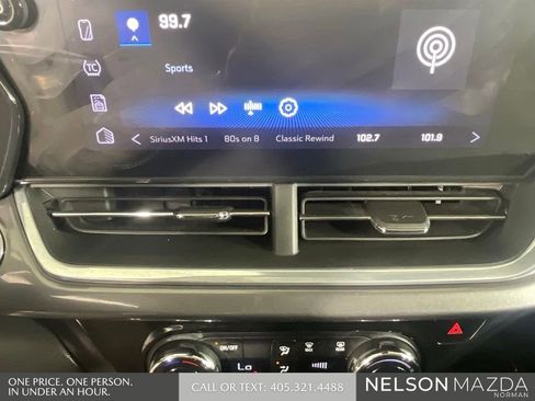 Used 2024 Chevrolet Trax ACTIV w/ Sunroof Package FWD image 33