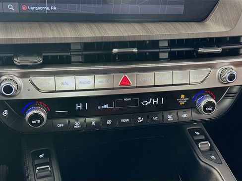 Used 2023 Kia Telluride EX w/ EX Captain's Chair Package image 18