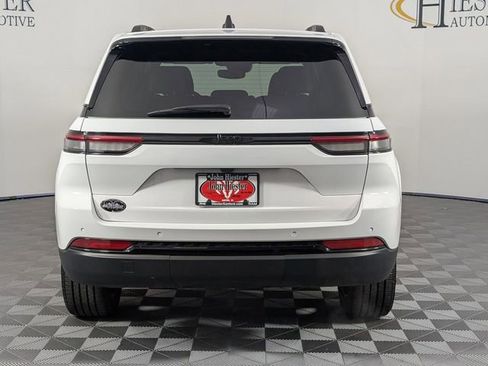 Used 2023 Jeep Grand Cherokee Altitude image 6