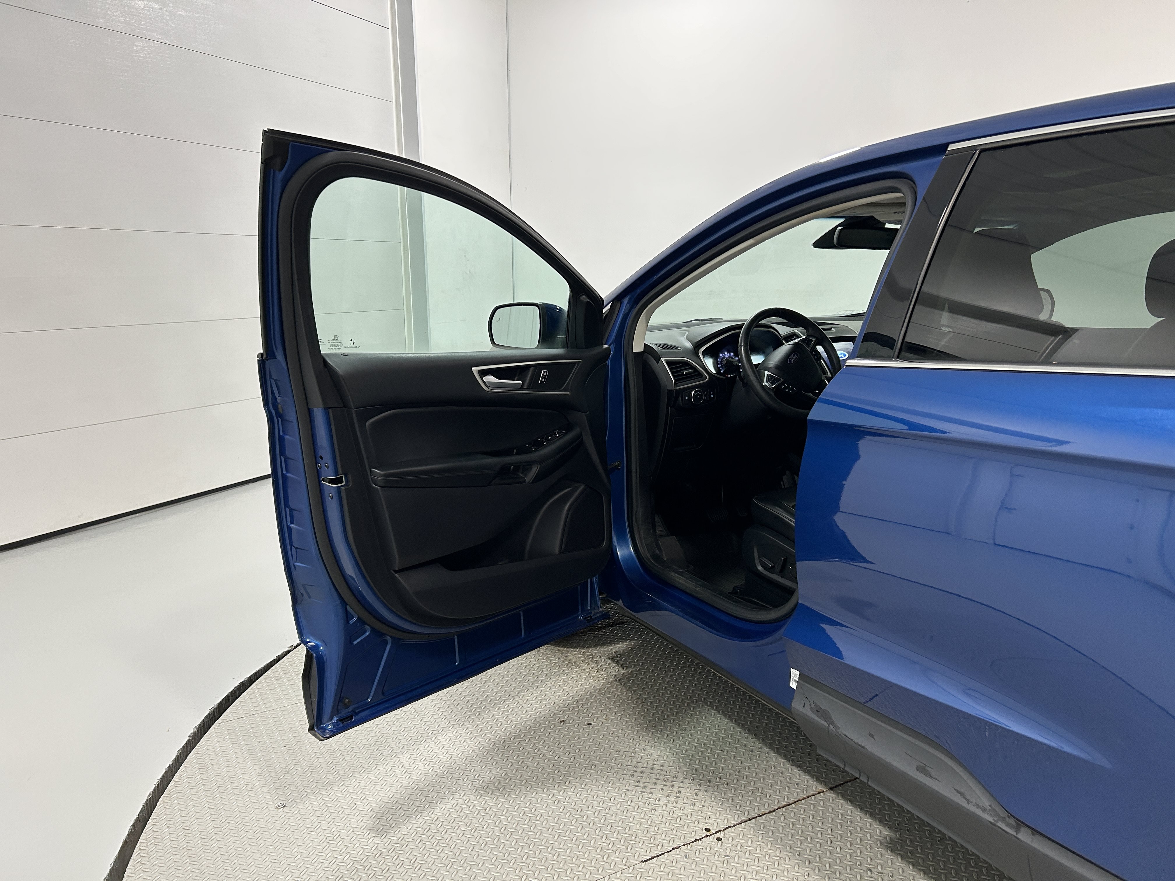 Used 2020 Ford Edge SEL w/ Convenience Package AWD/4WD image 24