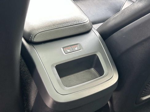 Used 2019 Volvo XC60 T5 Momentum w/ Multimedia Package AWD/4WD image 25