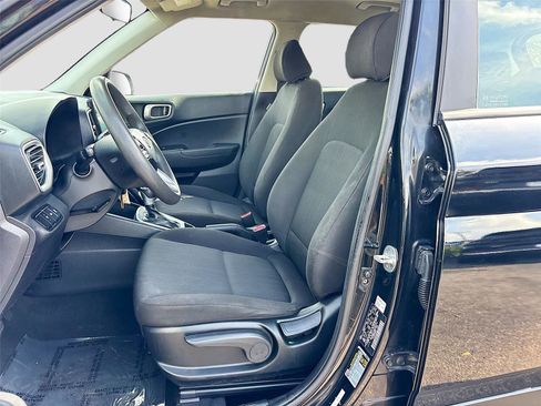 Used 2021 Hyundai Venue SE FWD image 19
