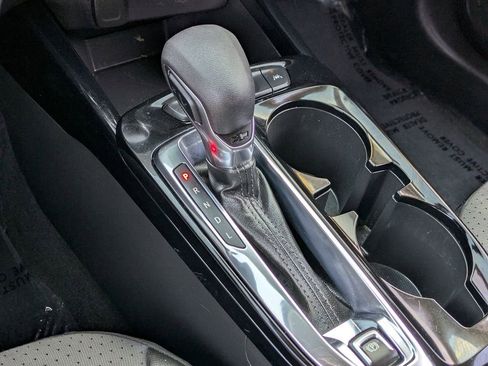 Used 2025 Chevrolet Trax LT w/ LT Convenience Package image 18