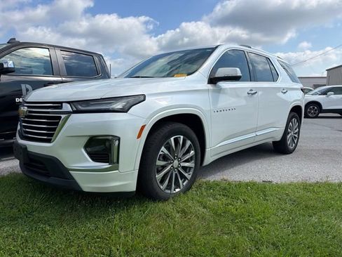 Used 2022 Chevrolet Traverse Premier FWD image 3