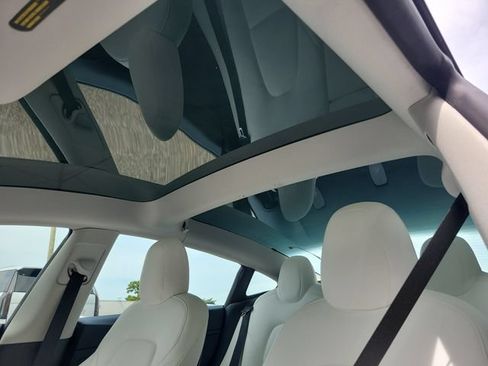 Used 2022 Tesla Model 3 Long Range AWD/4WD image 23