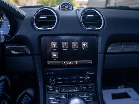 Certified 2024 Porsche 718 Boxster image 12