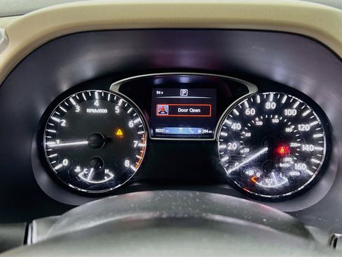 Used 2018 Nissan Pathfinder Platinum FWD image 22