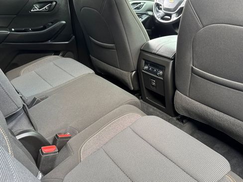 Used 2021 Chevrolet Traverse LT image 29