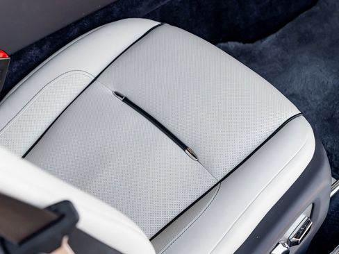 Certified 2016 Rolls-Royce Dawn RWD image 31