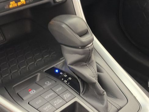 Used 2025 Toyota RAV4 XLE AWD/4WD image 15