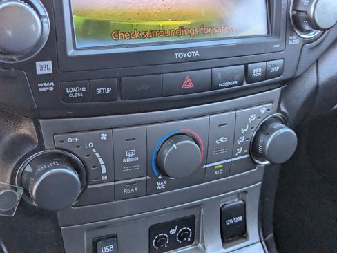 Used 2012 Toyota Highlander 4WD image 24