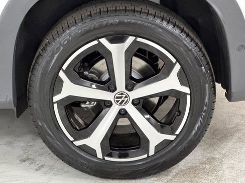 New 2026 Volkswagen Tiguan SE AWD/4WD image 24