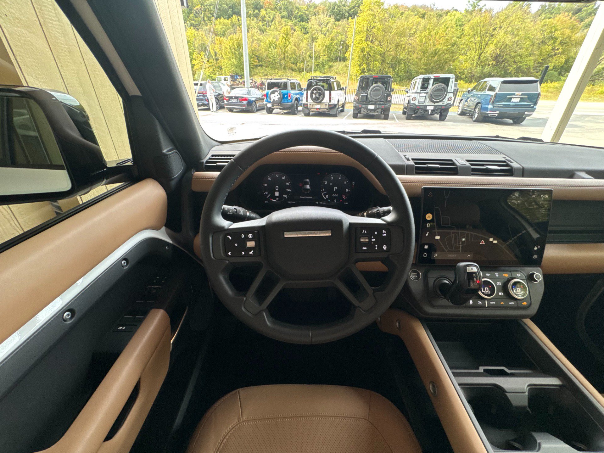 Used 2026 Land Rover Defender 110 X-Dynamic SE AWD/4WD image 44