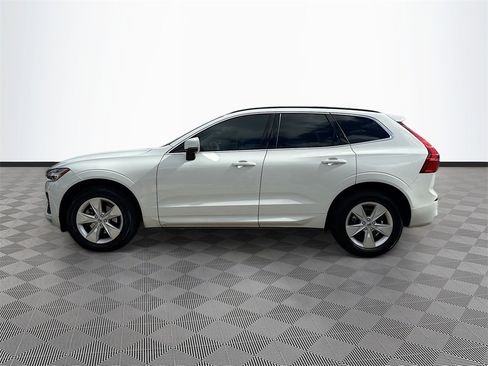 Used 2022 Volvo XC60 B5 Momentum image 9