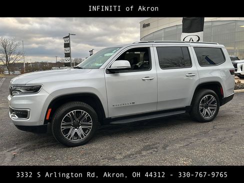 Used 2022 Jeep Wagoneer Series III w/ Flexible Seating Group image 8