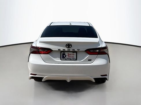 Used 2022 Toyota Camry SE FWD image 6