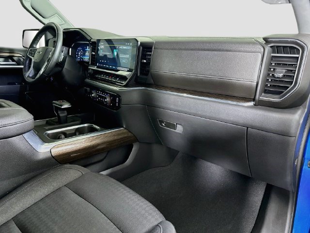 Used 2022 Chevrolet Silverado 1500 LT Trail Boss AWD/4WD image 29