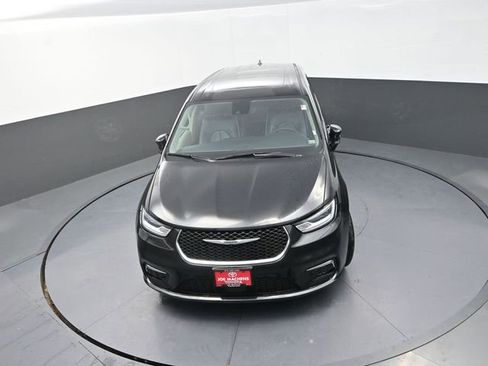 Used 2024 Chrysler Pacifica Limited image 22