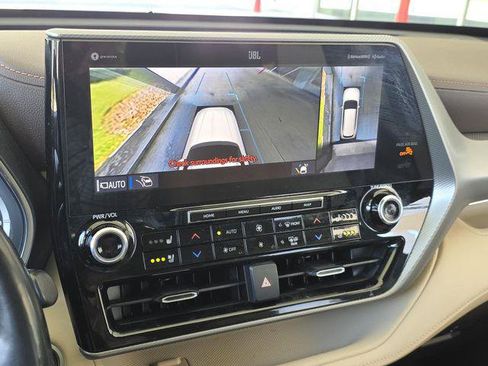 Certified 2021 Toyota Highlander Platinum FWD image 21