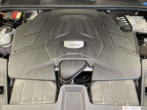 Used 2022 Porsche Cayenne image 24