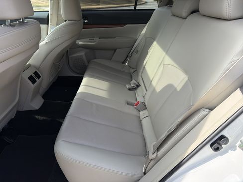 Used 2014 Subaru Outback 2.5i Limited image 19