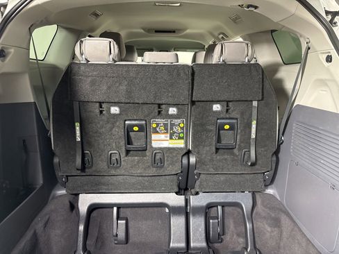 Used 2024 Toyota Sienna LE image 21
