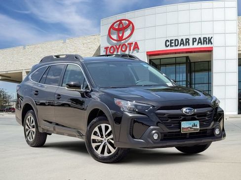 Used 2025 Subaru Outback Premium AWD/4WD image 1
