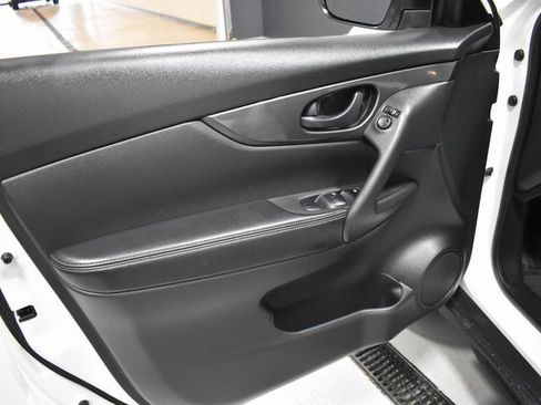 Used 2020 Nissan Rogue S image 4