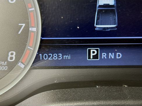 Used 2021 Nissan Titan SV w/ Accessory Utility Package image 12