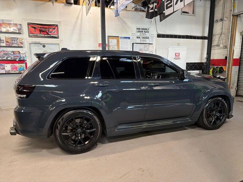 Used 2018 Jeep Grand Cherokee Trackhawk AWD/4WD image 4