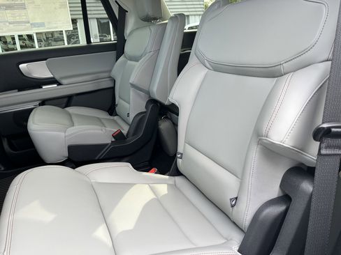 New 2025 Ford Expedition Active image 17