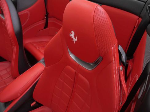 Certified 2019 Ferrari Portofino RWD image 18