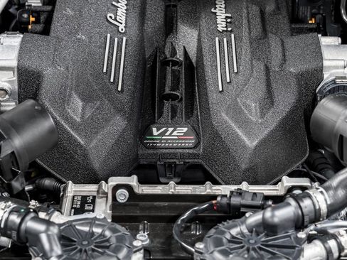 Used 2024 Lamborghini Revuelto image 55