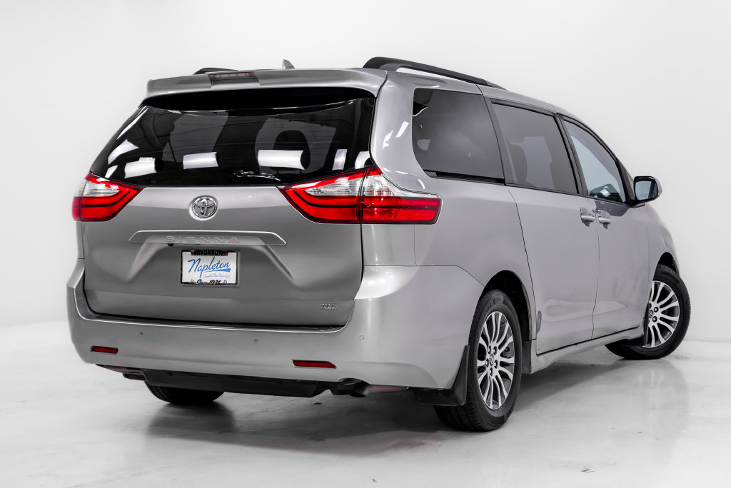 Used 2018 Toyota Sienna XLE Premium FWD image 32