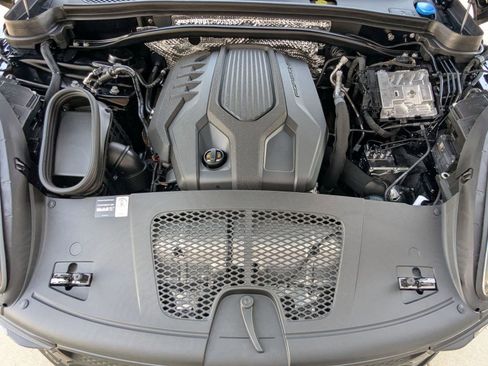 Certified 2026 Porsche Macan AWD/4WD image 28
