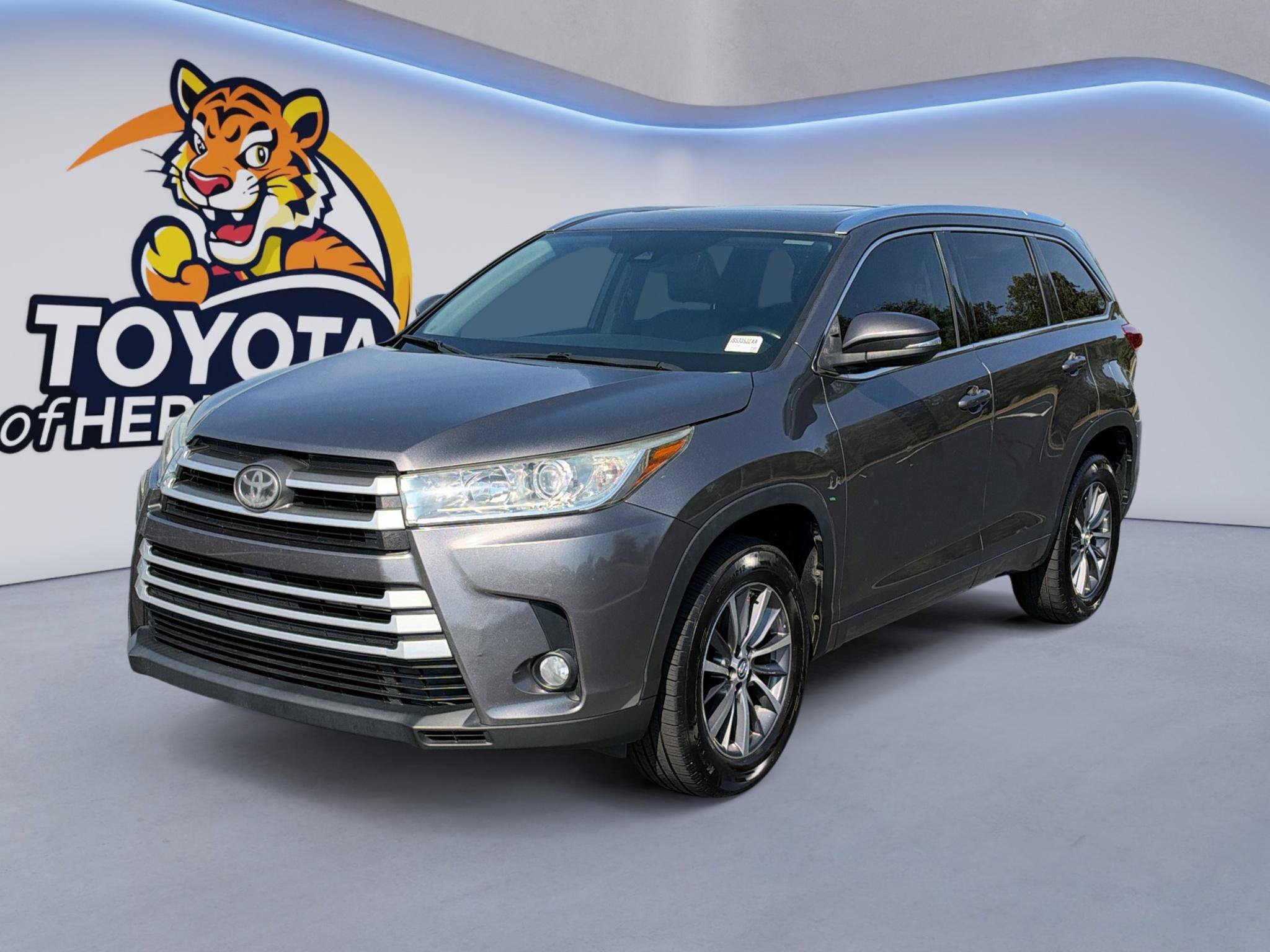 Used 2018 Toyota Highlander XLE FWD image 1