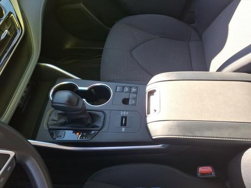 Used 2023 Toyota Highlander L image 14