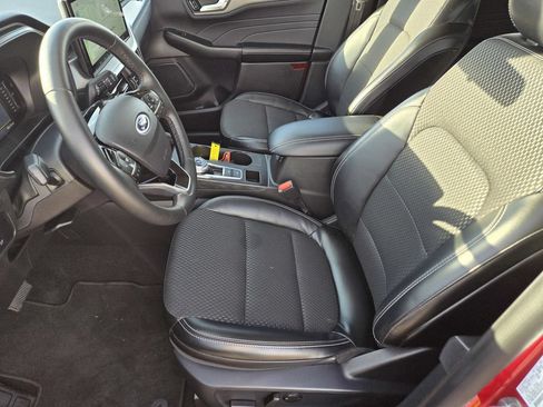 Used 2024 Ford Escape SE FWD image 12