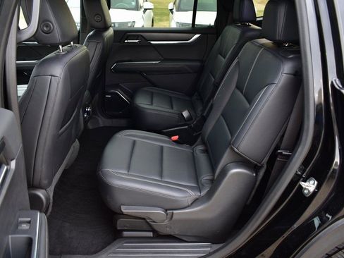 Used 2024 GMC Acadia Elevation image 22