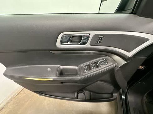 Used 2015 Ford Explorer XLT w/ Equipment Group 202A AWD/4WD image 18
