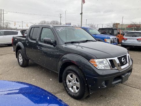 Used 2012 Nissan Frontier SV image 2