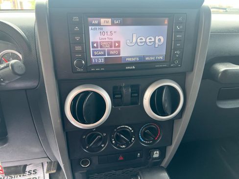 Used 2010 Jeep Wrangler Sahara image 15