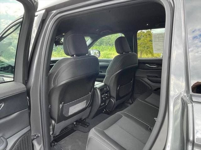 Used 2026 Jeep Grand Cherokee Laredo RWD image 36