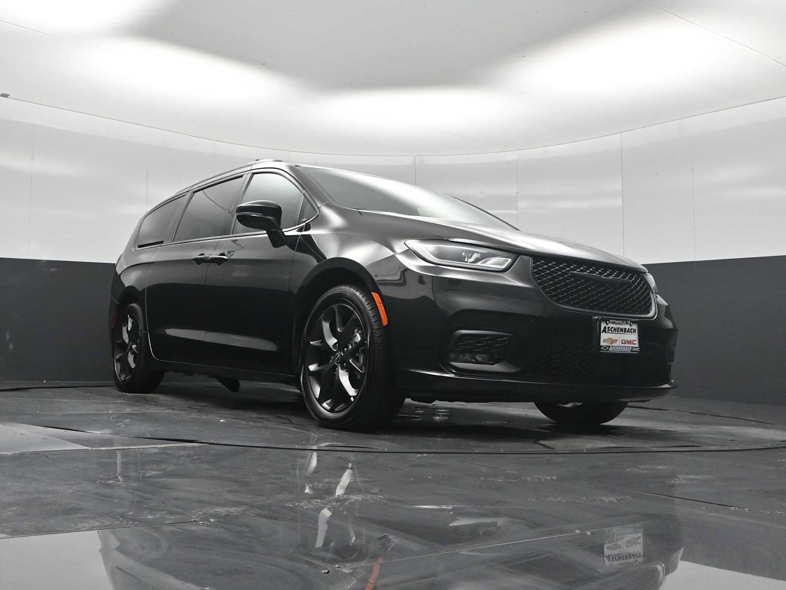 Used 2025 Chrysler Pacifica Limited FWD image 18